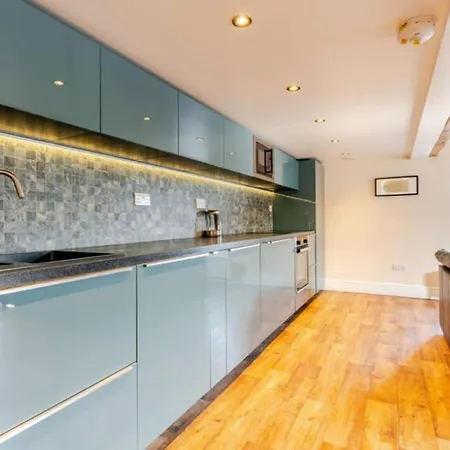 Apartman Penthouse - Kingbed - Tv - Wifi